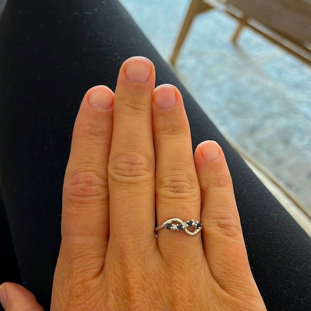Diamond and sapphire ring in 10K white gold